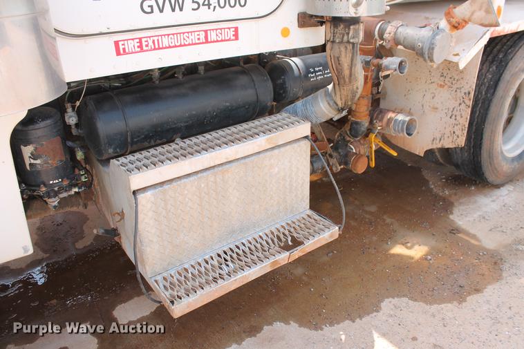 image for item DZ9998 1991 Peterbilt 378 water truck