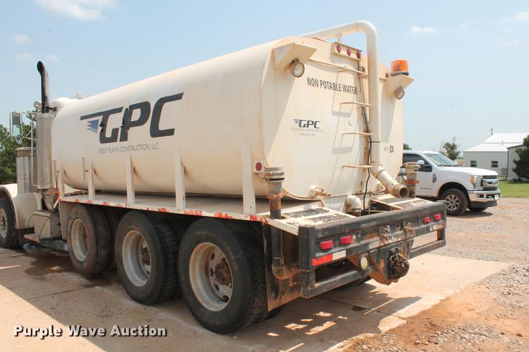 image for item DZ9998 1991 Peterbilt 378 water truck
