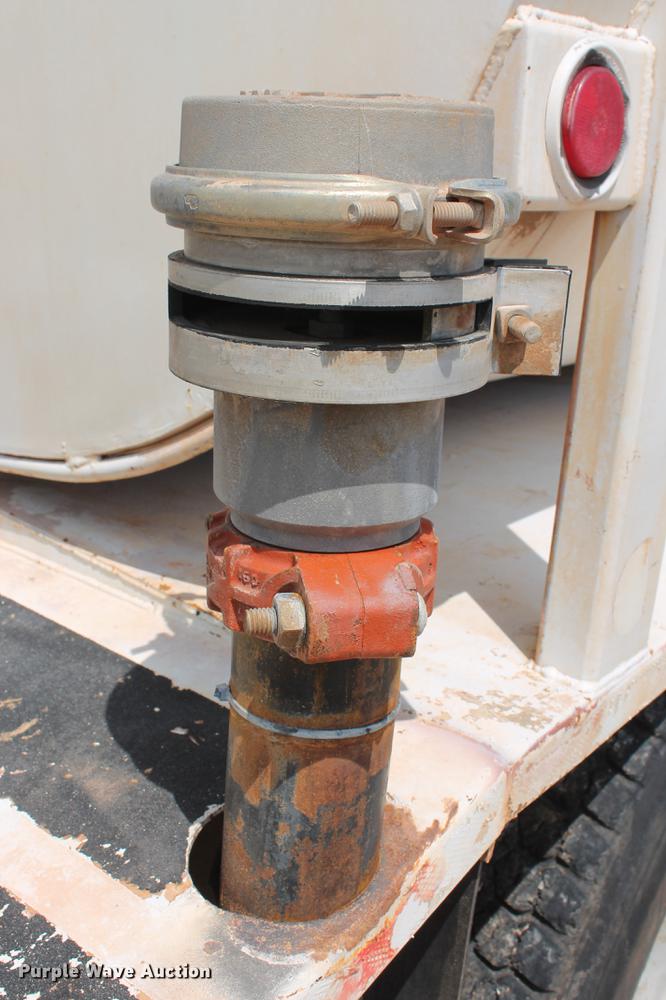 image for item DZ9998 1991 Peterbilt 378 water truck