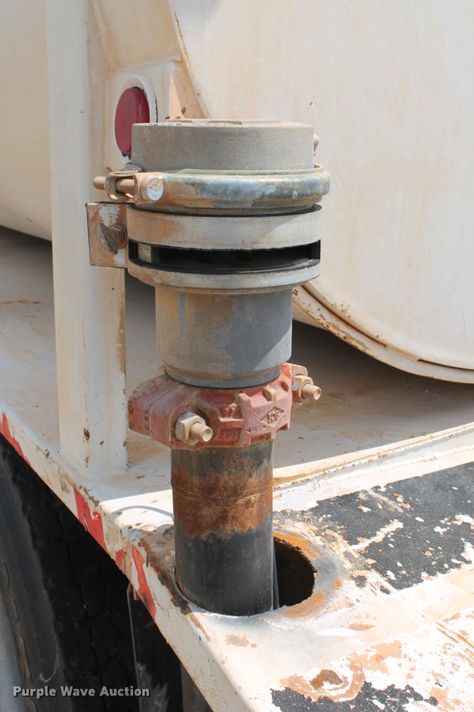 image for item DZ9998 1991 Peterbilt 378 water truck