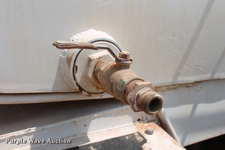 image for item DZ9998 1991 Peterbilt 378 water truck