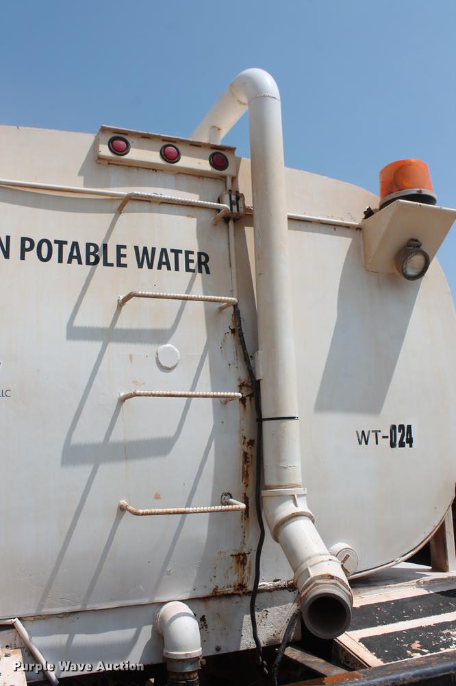 image for item DZ9998 1991 Peterbilt 378 water truck