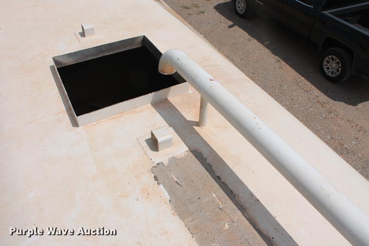 image for item DZ9998 1991 Peterbilt 378 water truck