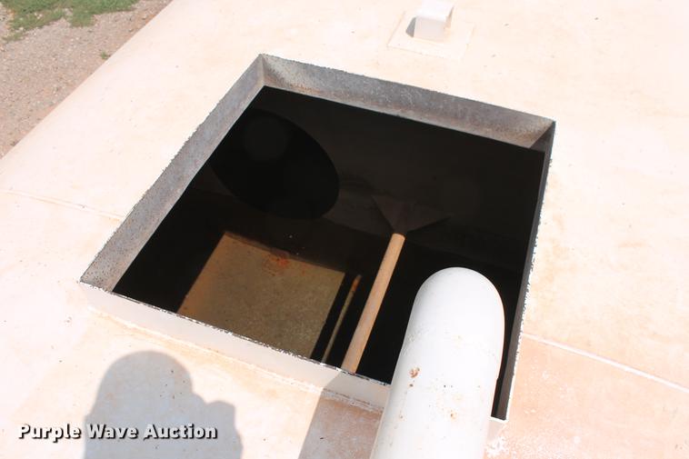 image for item DZ9998 1991 Peterbilt 378 water truck