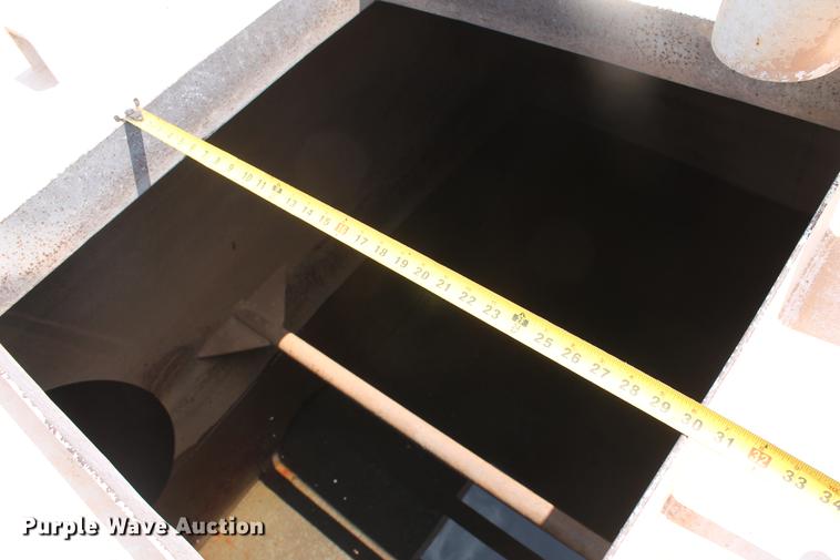 image for item DZ9998 1991 Peterbilt 378 water truck