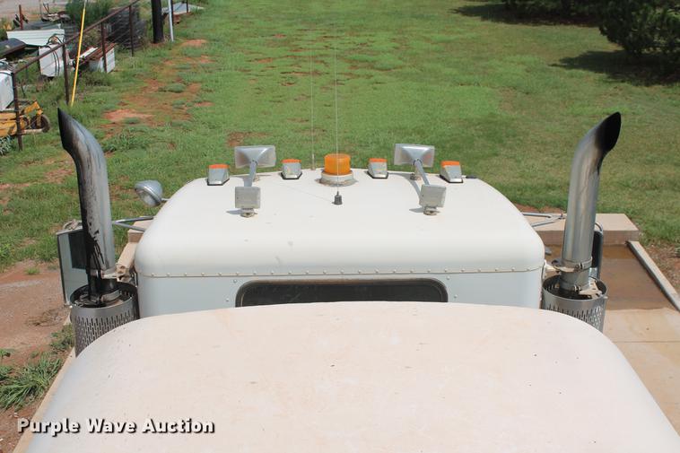 image for item DZ9998 1991 Peterbilt 378 water truck