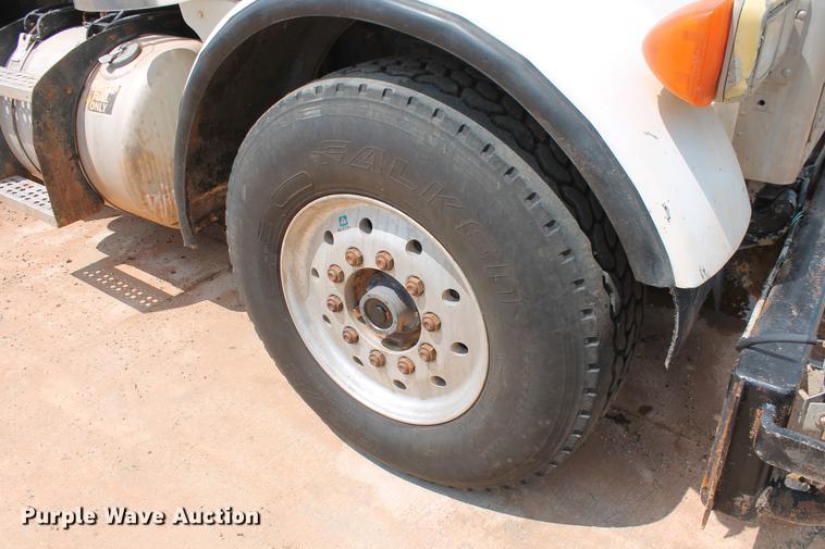 image for item DZ9998 1991 Peterbilt 378 water truck