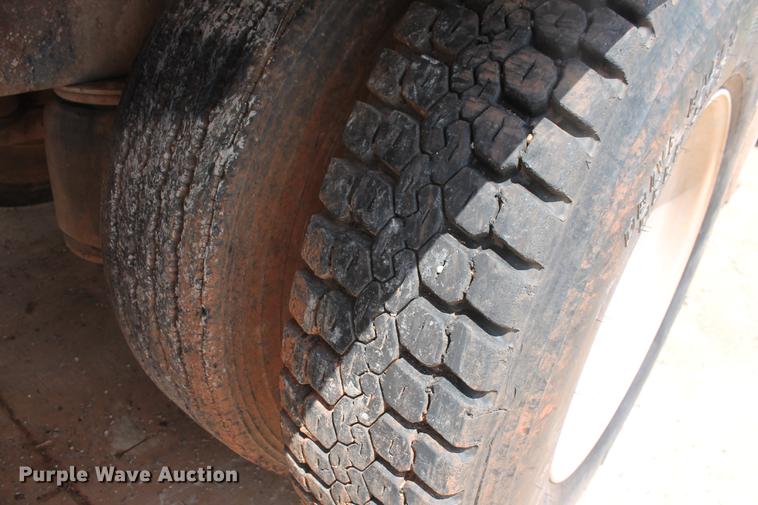 image for item DZ9998 1991 Peterbilt 378 water truck