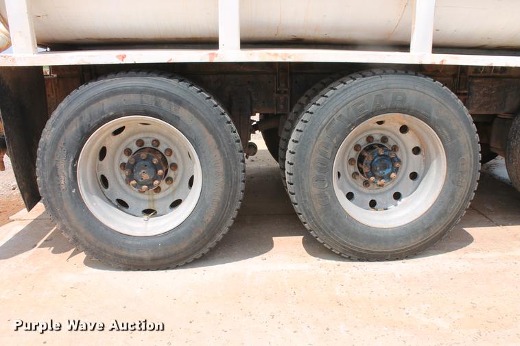 image for item DZ9998 1991 Peterbilt 378 water truck