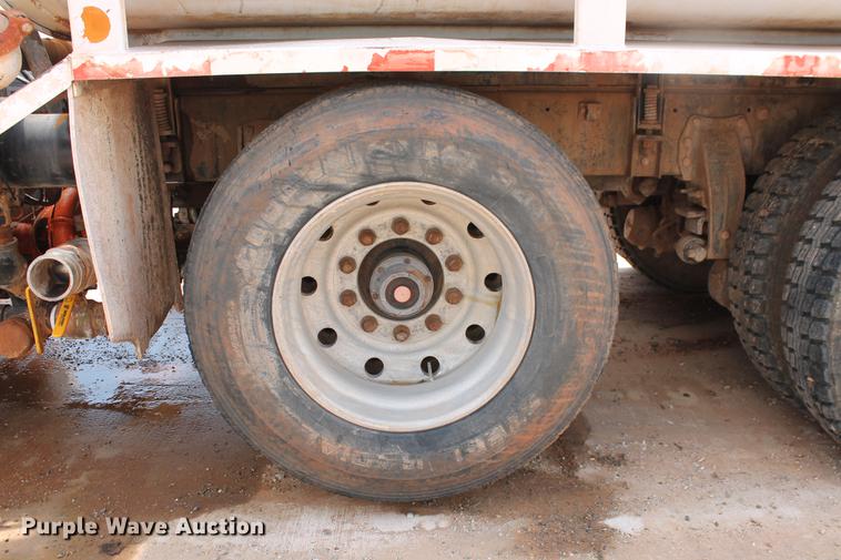 image for item DZ9998 1991 Peterbilt 378 water truck