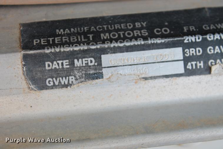 image for item DZ9998 1991 Peterbilt 378 water truck