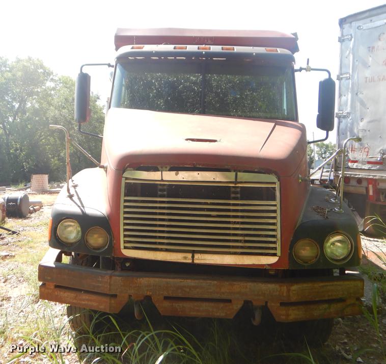 image for item EK9576 2000 Freightliner Century Class dump truck