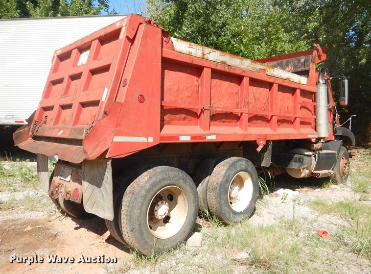 image for item EK9576 2000 Freightliner Century Class dump truck