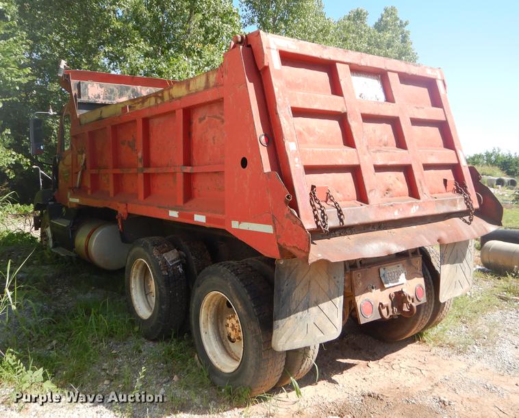image for item EK9576 2000 Freightliner Century Class dump truck