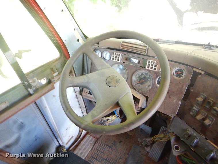 image for item EK9576 2000 Freightliner Century Class dump truck