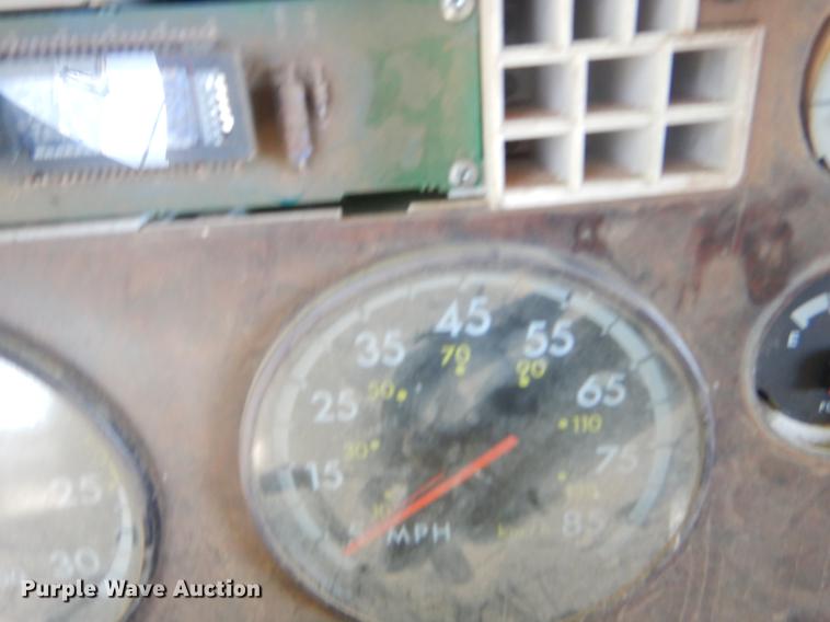 image for item EK9576 2000 Freightliner Century Class dump truck