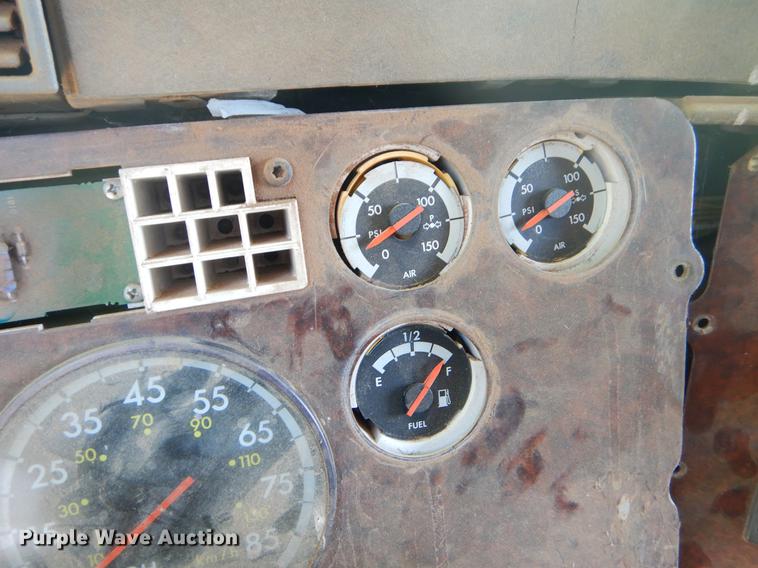 image for item EK9576 2000 Freightliner Century Class dump truck