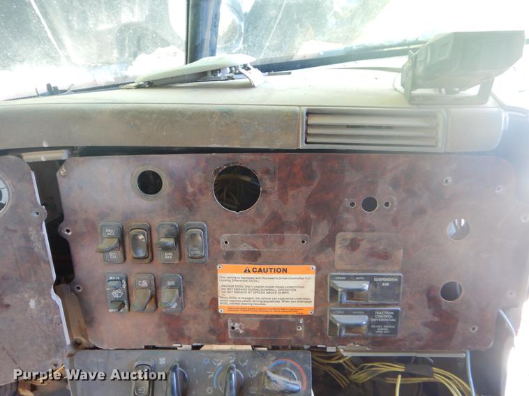 image for item EK9576 2000 Freightliner Century Class dump truck