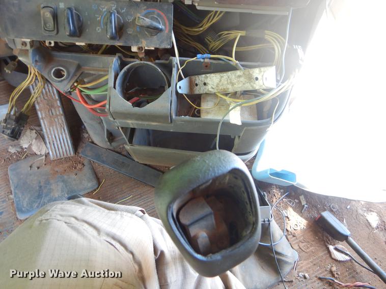 image for item EK9576 2000 Freightliner Century Class dump truck