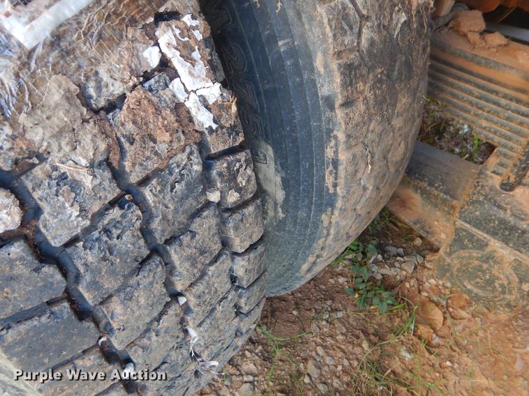 image for item EK9576 2000 Freightliner Century Class dump truck