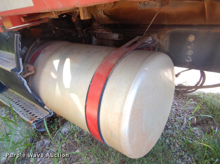 image for item EK9576 2000 Freightliner Century Class dump truck