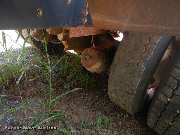 image for item EK9576 2000 Freightliner Century Class dump truck