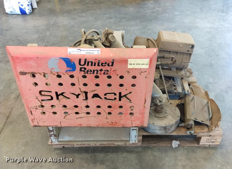 image for item ER9044 Kubota DF750-E-Skyjack dual fuel engine