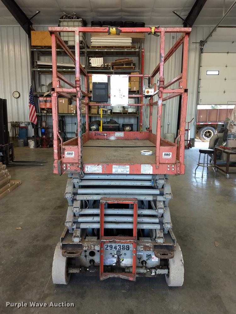 image for item ER9046 1999 Skyjack SJIII 4830 scissor lift