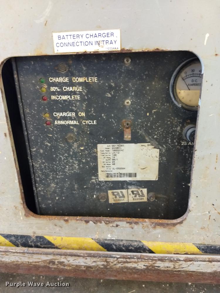 image for item ER9046 1999 Skyjack SJIII 4830 scissor lift