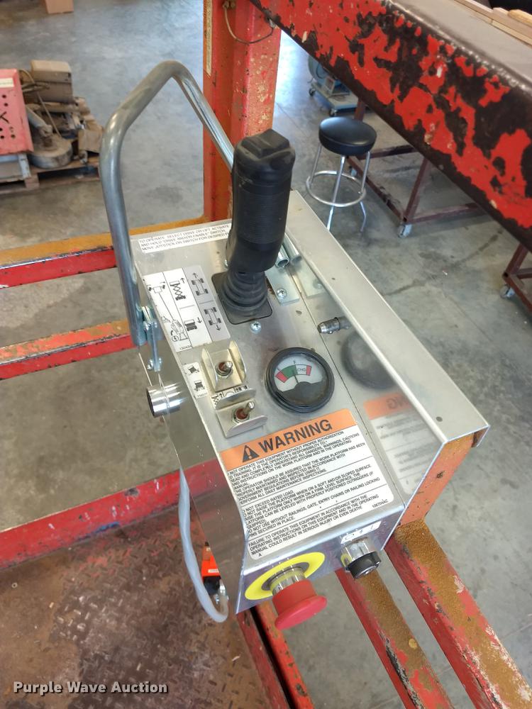 image for item ER9046 1999 Skyjack SJIII 4830 scissor lift