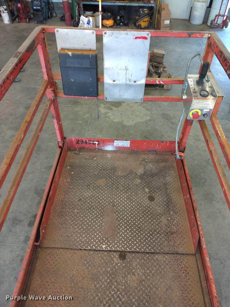 image for item ER9046 1999 Skyjack SJIII 4830 scissor lift