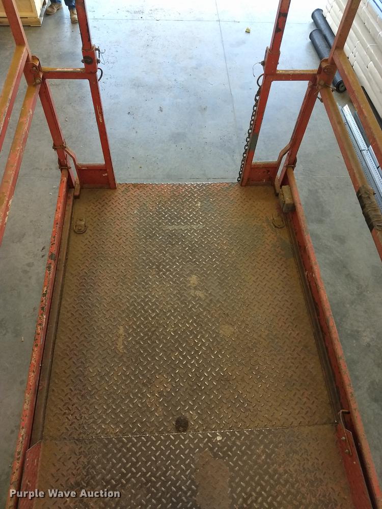 image for item ER9046 1999 Skyjack SJIII 4830 scissor lift