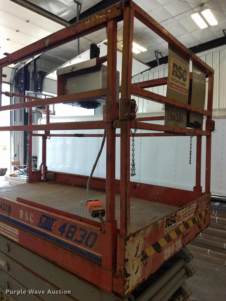 image for item ER9046 1999 Skyjack SJIII 4830 scissor lift