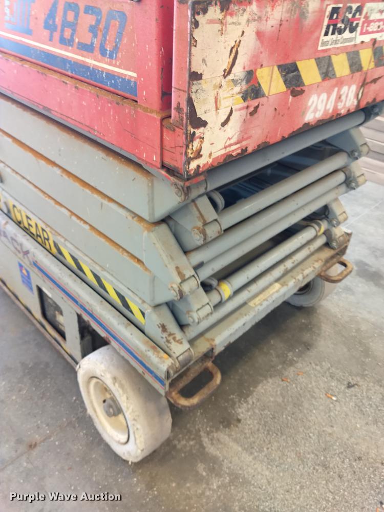 image for item ER9046 1999 Skyjack SJIII 4830 scissor lift