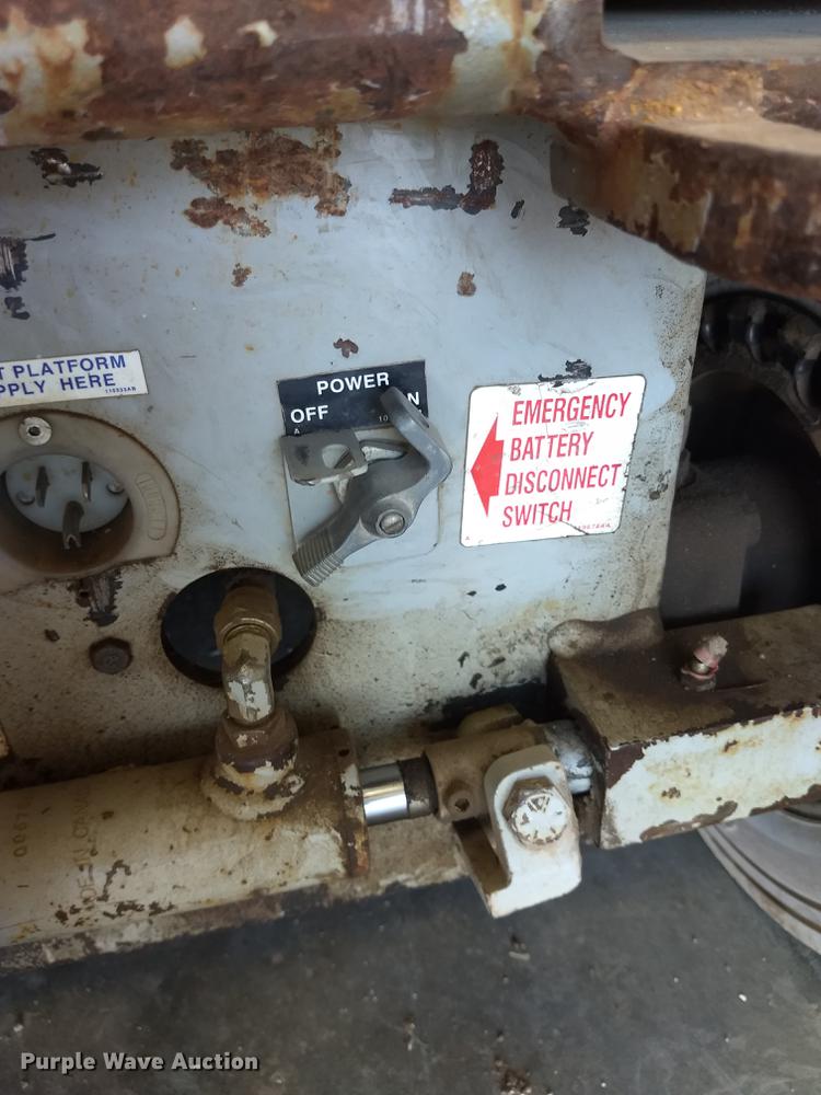 image for item ER9046 1999 Skyjack SJIII 4830 scissor lift