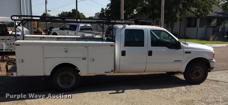 image for item ER9047 2001 Ford F450 Super Duty Crew Cab service truck