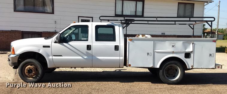 image for item ER9047 2001 Ford F450 Super Duty Crew Cab service truck