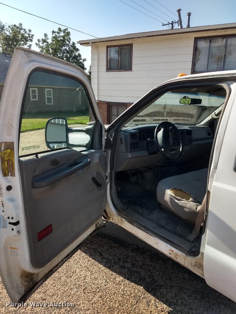 image for item ER9047 2001 Ford F450 Super Duty Crew Cab service truck