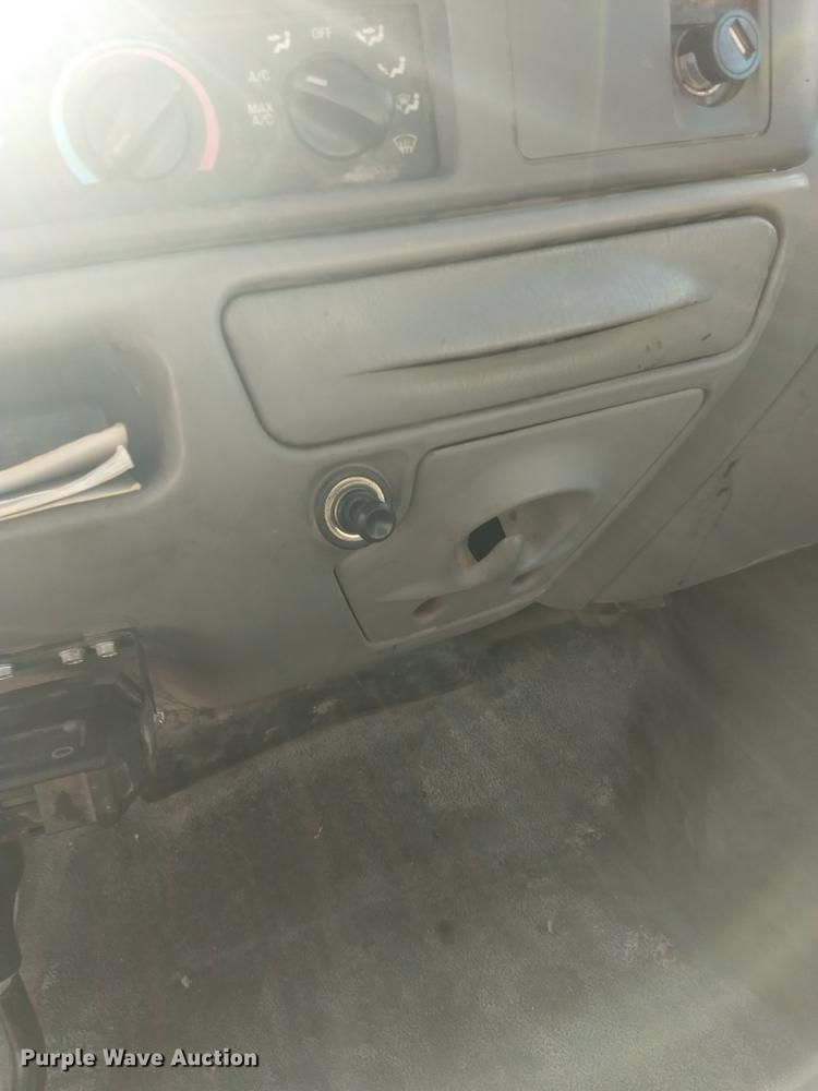 image for item ER9047 2001 Ford F450 Super Duty Crew Cab service truck