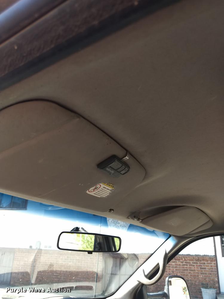 image for item ER9047 2001 Ford F450 Super Duty Crew Cab service truck