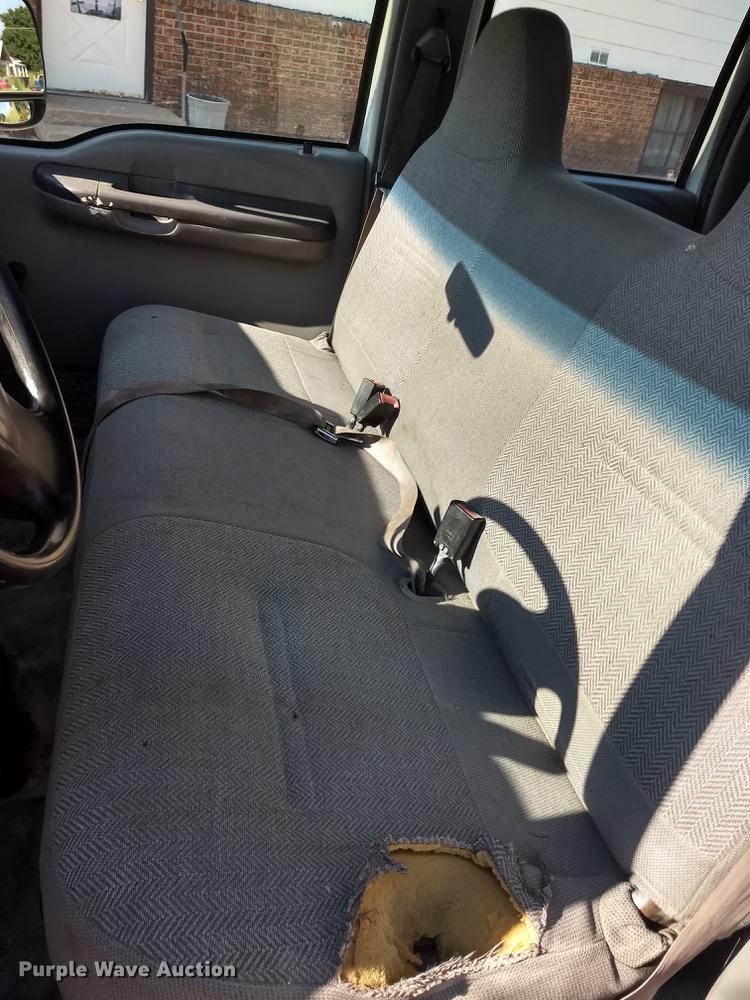 image for item ER9047 2001 Ford F450 Super Duty Crew Cab service truck