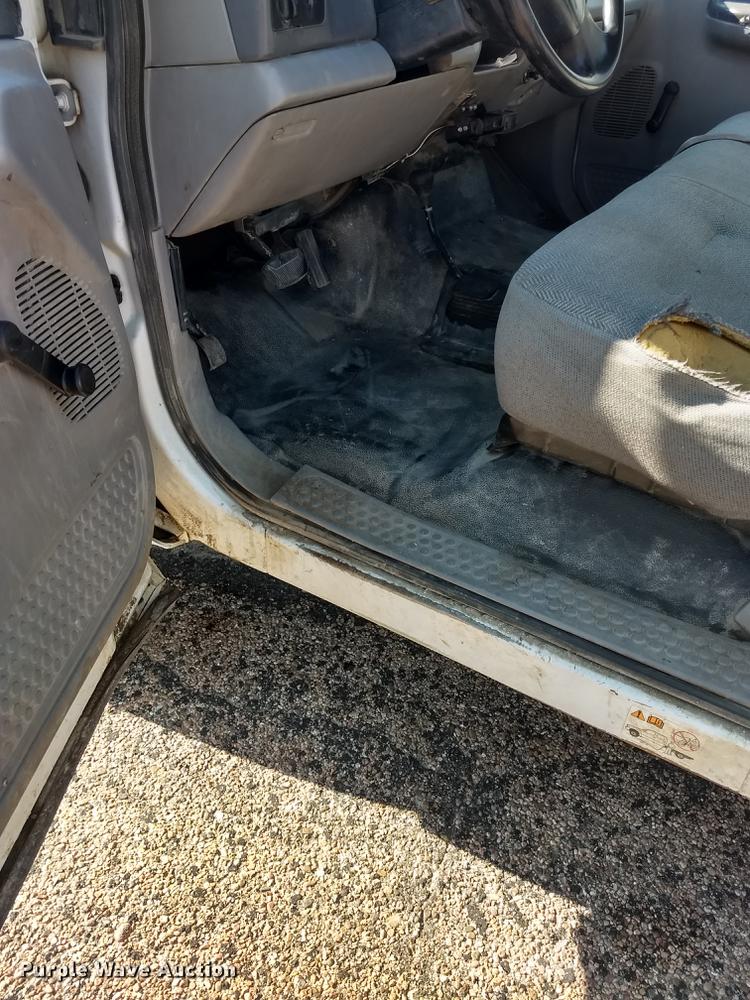 image for item ER9047 2001 Ford F450 Super Duty Crew Cab service truck