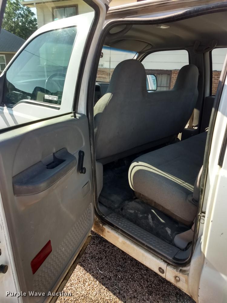 image for item ER9047 2001 Ford F450 Super Duty Crew Cab service truck