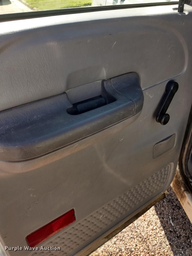 image for item ER9047 2001 Ford F450 Super Duty Crew Cab service truck