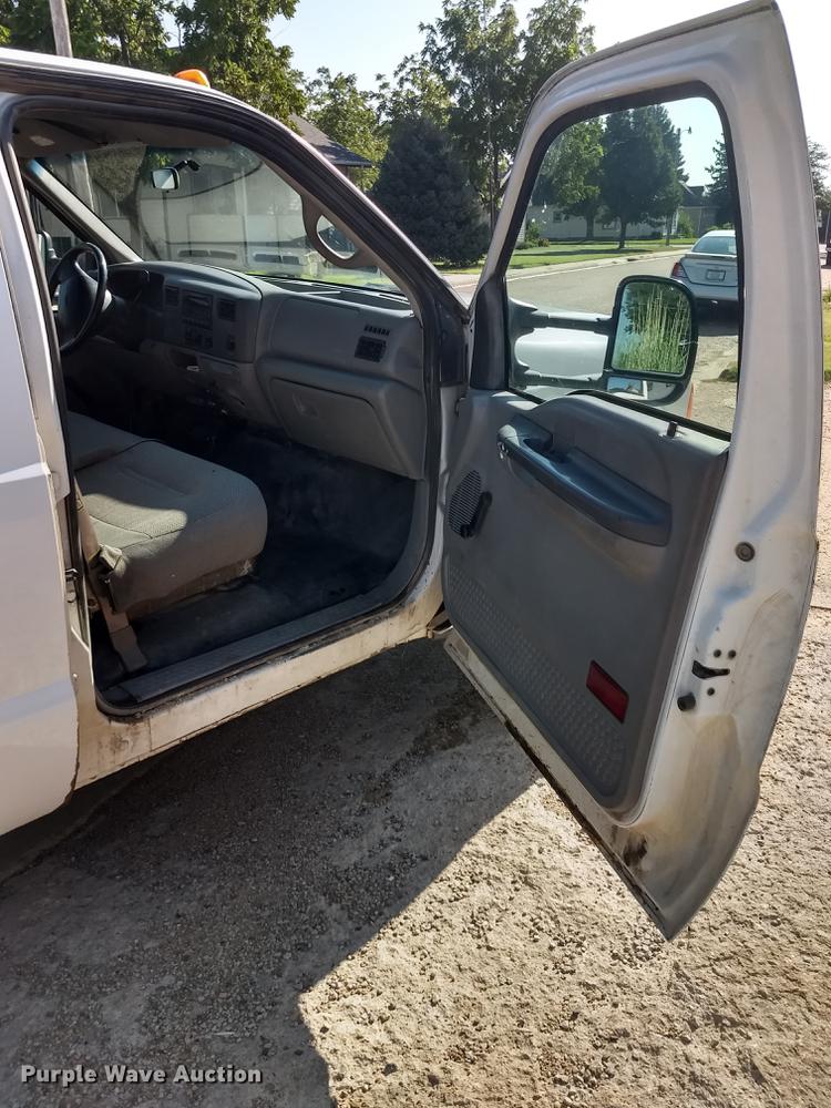 image for item ER9047 2001 Ford F450 Super Duty Crew Cab service truck