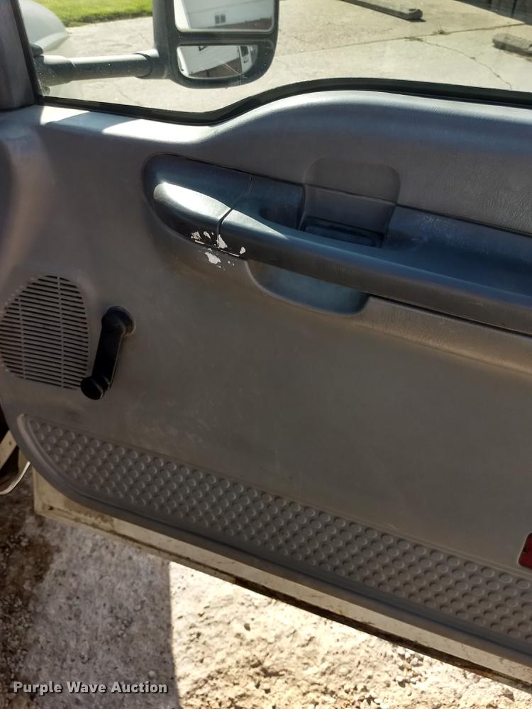 image for item ER9047 2001 Ford F450 Super Duty Crew Cab service truck