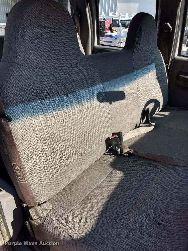 image for item ER9047 2001 Ford F450 Super Duty Crew Cab service truck