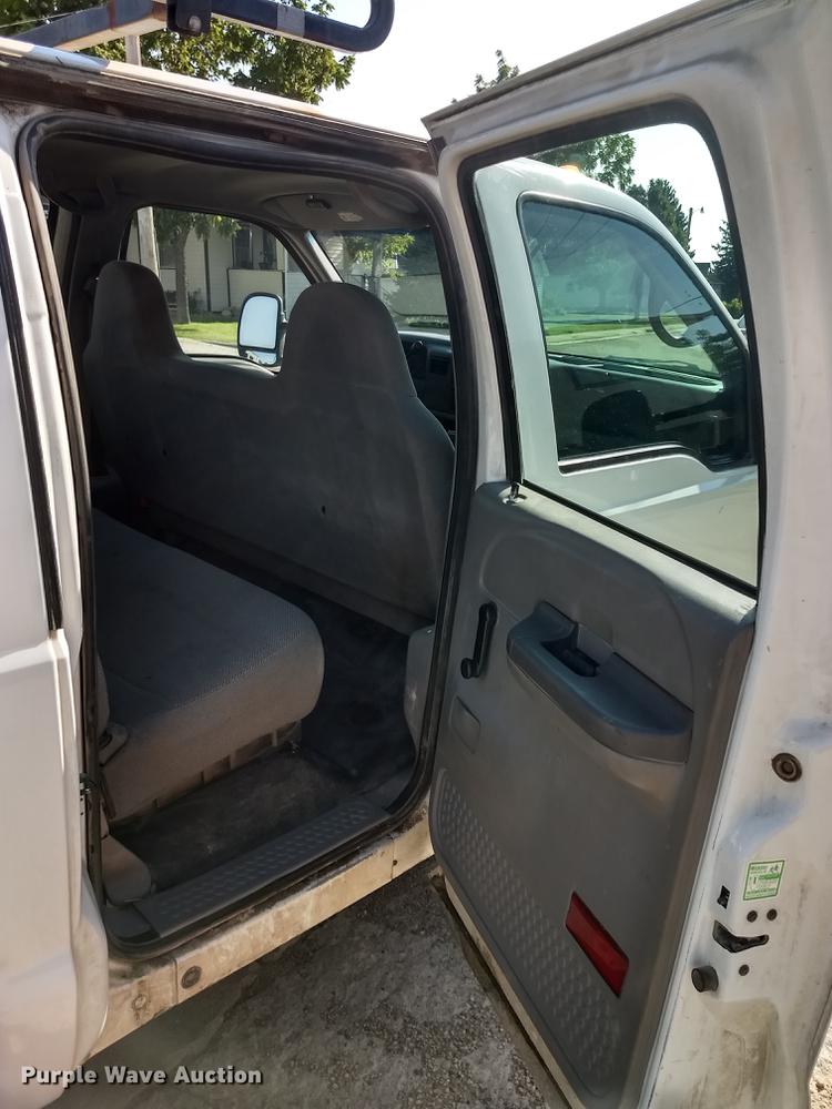 image for item ER9047 2001 Ford F450 Super Duty Crew Cab service truck