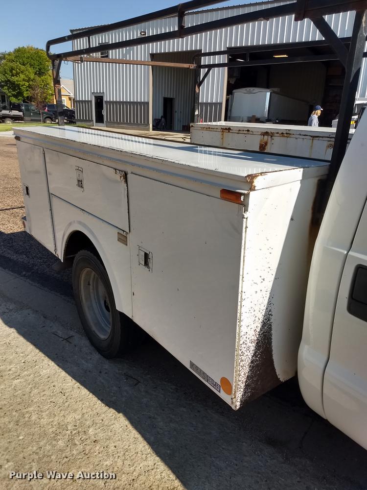 image for item ER9047 2001 Ford F450 Super Duty Crew Cab service truck