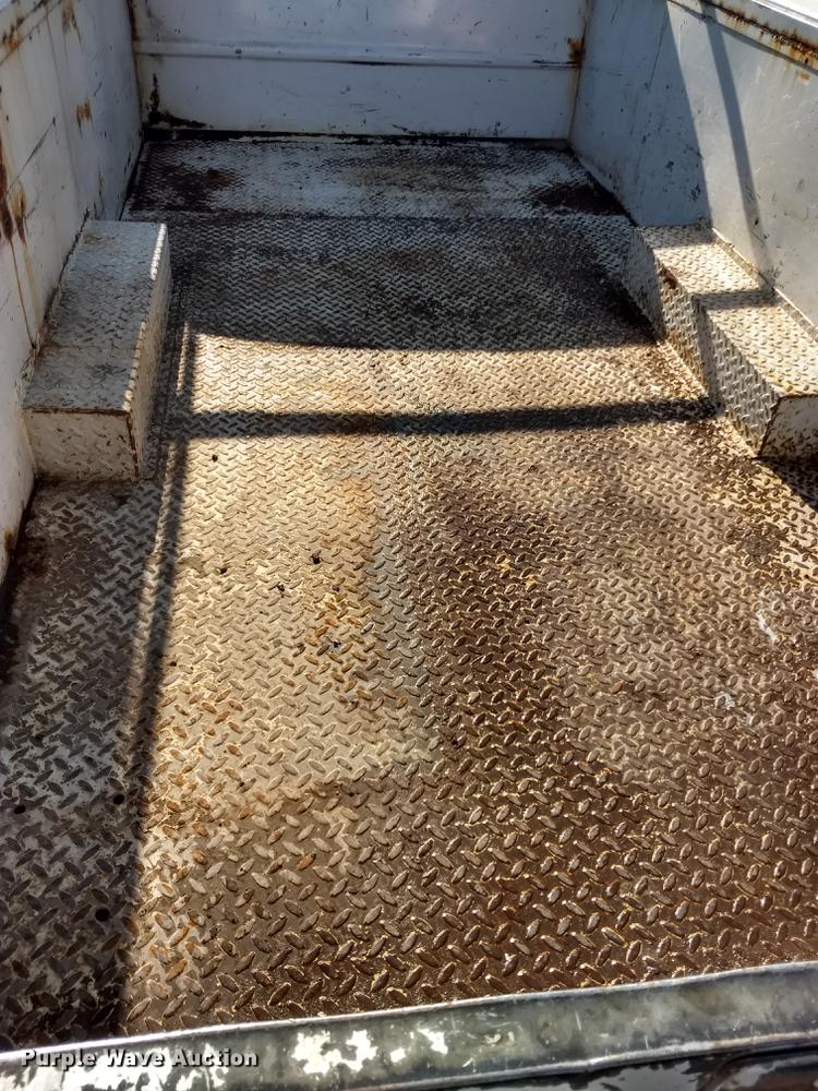 image for item ER9047 2001 Ford F450 Super Duty Crew Cab service truck